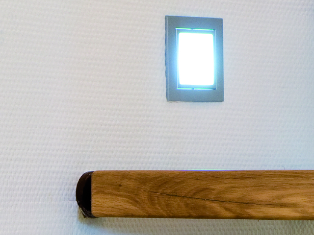 Holztreppe Stufen Treppenbeleuchtung